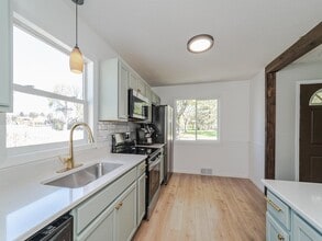 140 Carol Ln in St. Paul, MN - Building Photo - Building Photo
