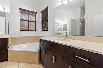 5808 NW 46th Ln in Lauderhill, FL - Building Photo - Building Photo
