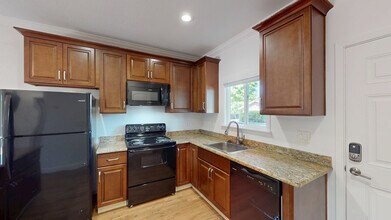 16914 Sonoma Hwy in Sonoma, CA - Building Photo - Building Photo