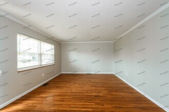 1060 Preakness Ln in Florissant, MO - Building Photo - Building Photo