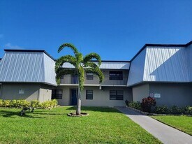 2516 S 19th St, Unit 208 in Fort Pierce, FL - Building Photo