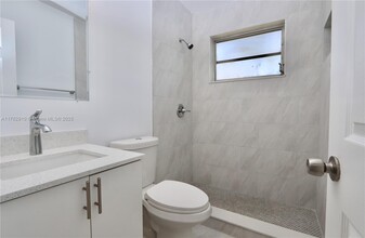 2653 NE 211th Terrace in Miami, FL - Building Photo - Building Photo