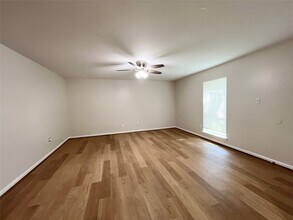 130 Oyster Creek Dr in Lake Jackson, TX - Building Photo - Building Photo