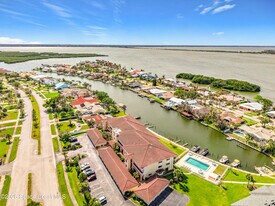 300 S Banana River Blvd in Cocoa Beach, FL - Building Photo