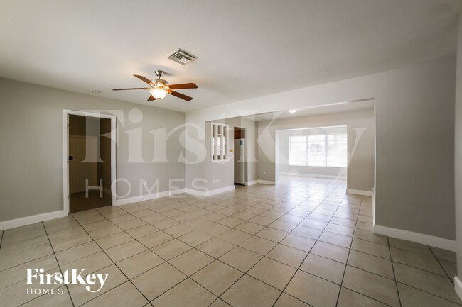 2807 Utopia Dr in Miramar, FL - Foto de edificio - Building Photo