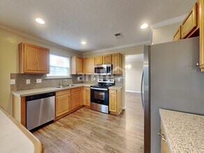 542 Birchtree Valley Ct in Fuquay Varina, NC - Foto de edificio - Building Photo