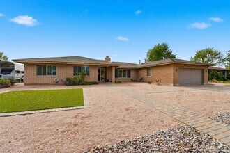 2051 E Hermosa Dr in Tempe, AZ - Building Photo - Building Photo