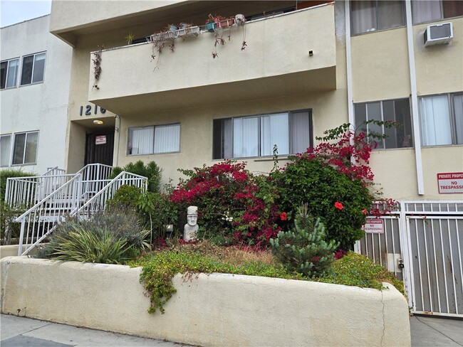 1216 N Formosa Ave