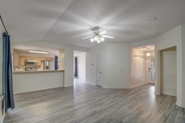 2077 Shadow Lake Dr in Gulf Breeze, FL - Building Photo - Building Photo