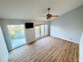3625 Windspun Dr, Unit 4D in Huntington Beach, CA - Foto de edificio - Building Photo