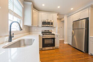 42 Vernal St in Everett, MA - Building Photo