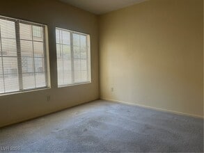 2011 Sue Ct in Las Vegas, NV - Building Photo - Building Photo