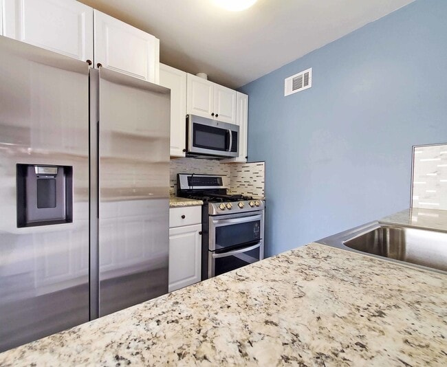 1223 Quincy Ct in Wheeling, IL - Building Photo - Building Photo