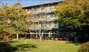 Strawberry Creek Lodge in Berkeley, CA - Foto de edificio - Building Photo