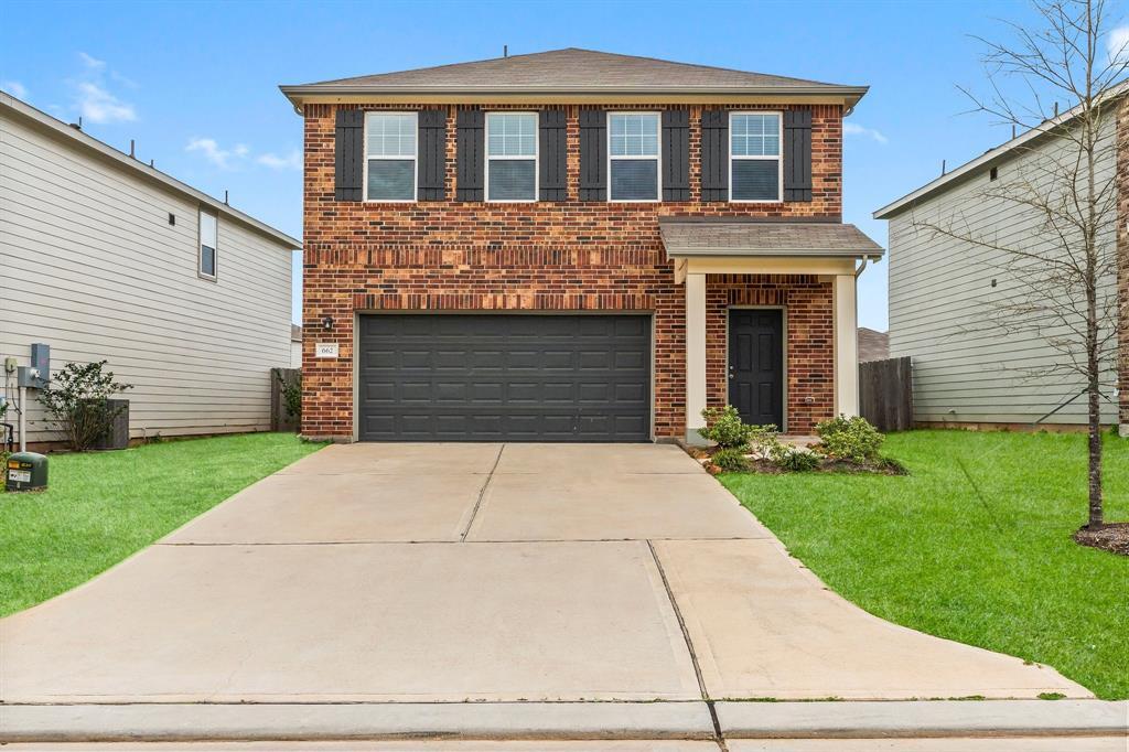 662 Amesbury Rd in Montgomery, TX - Building Photo