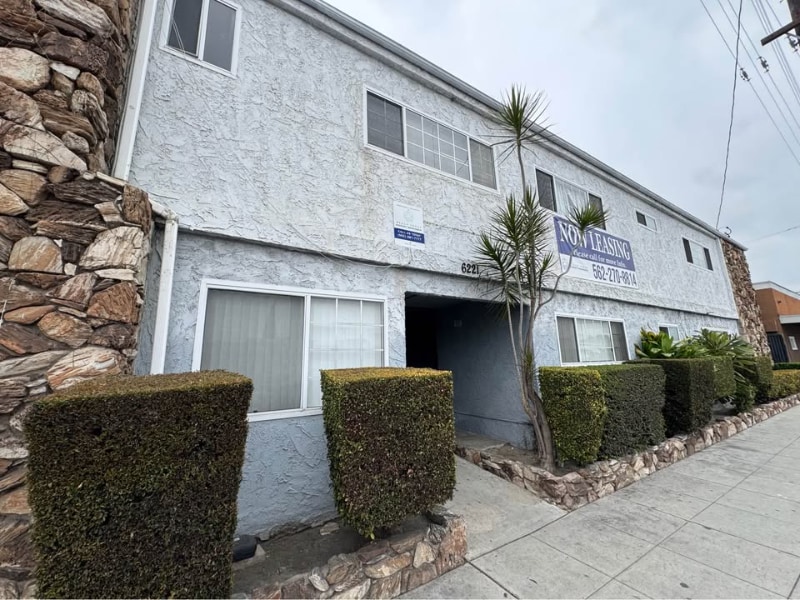 6221 Cherry Ave in Long Beach, CA - Building Photo