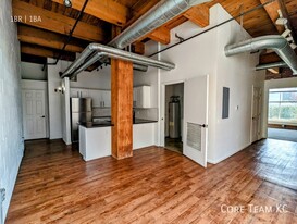 204 W 5th St in Wellsville, KS - Building Photo