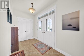 590 Kochar Dr in Ottawa, ON - Building Photo - Building Photo