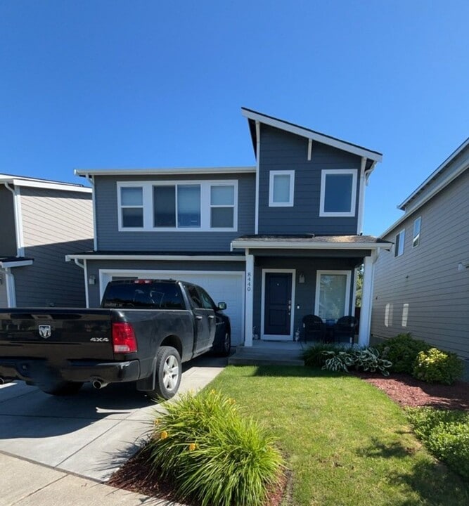 8440 63rd St NE in Marysville, WA - Foto de edificio