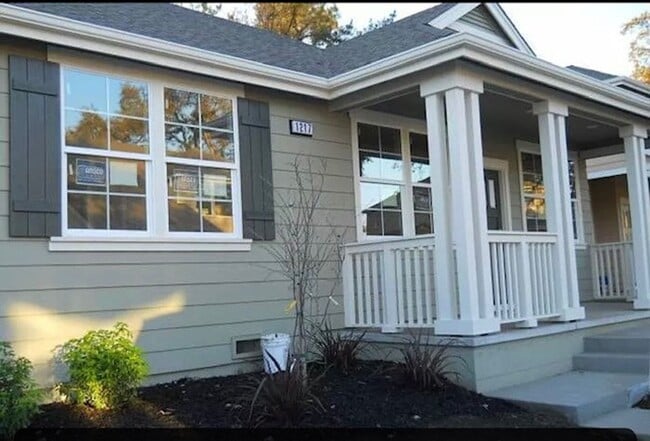 property at 1217 Jennings Ave