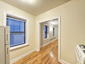 1337 N Dearborn St, Unit J08W in Chicago, IL - Building Photo - Building Photo