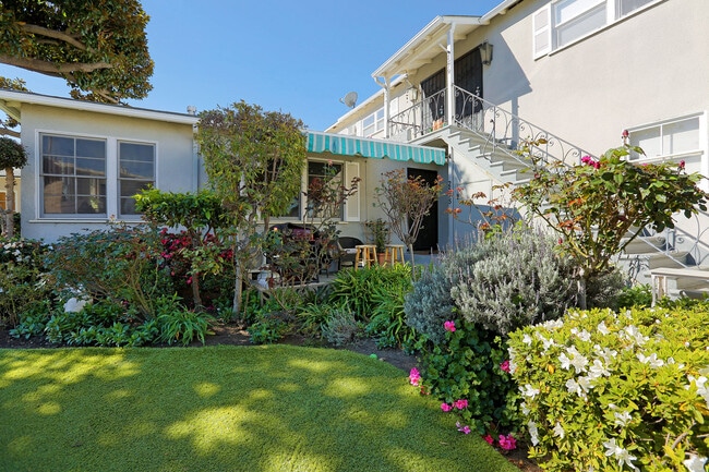 2577 Granville Ave, Unit 2577 in Los Angeles, CA - Foto de edificio - Building Photo