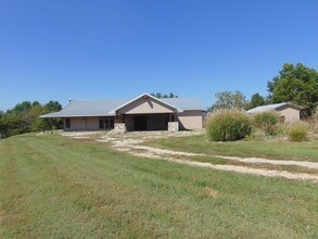 741 MO-124 in Fayette, MO - Building Photo - Building Photo