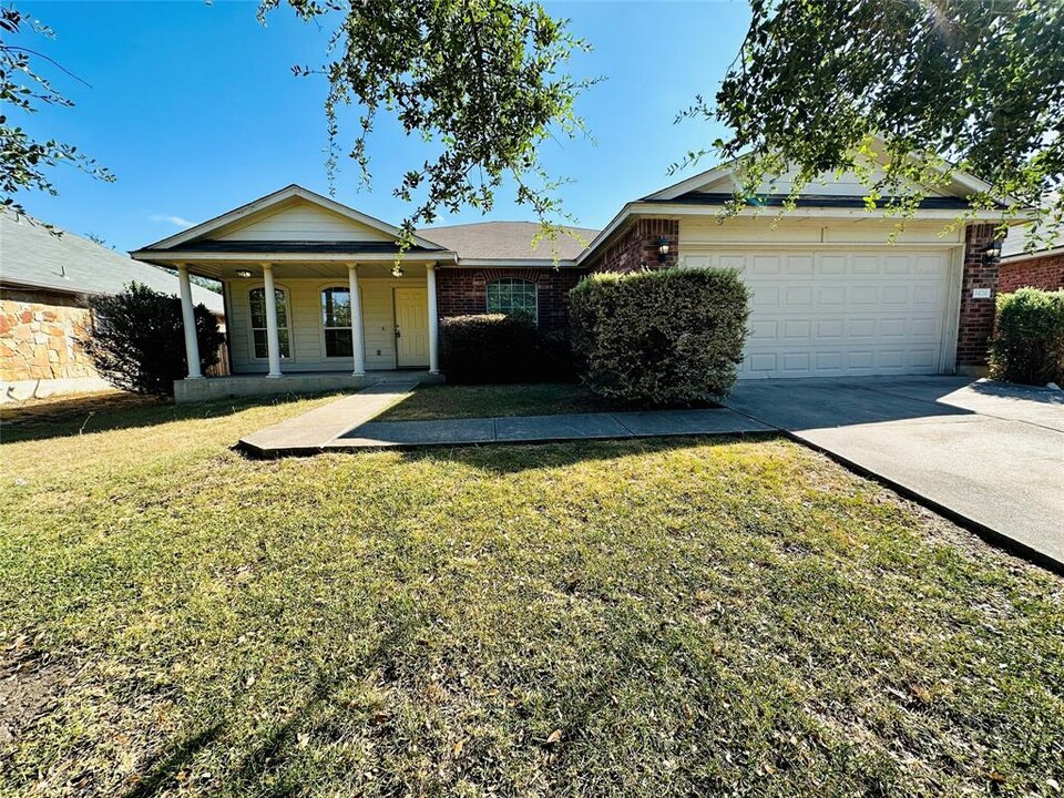 1424 Sweet Leaf Ln in Pflugerville, TX - Building Photo