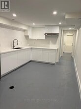 8 York St in Ajax, ON - Building Photo - Building Photo