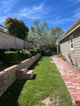 26321 Emerald Dove Dr in Santa Clarita, CA - Foto de edificio - Building Photo
