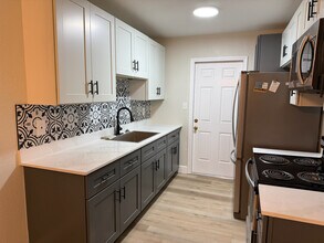 1203 Duke Way in Cocoa, FL - Foto de edificio - Building Photo