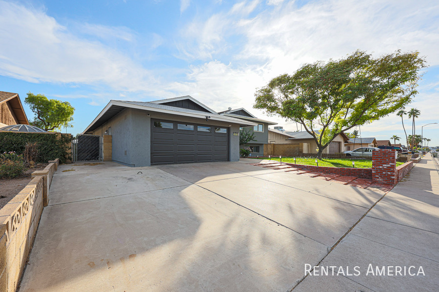 5205 W Caribbean Ln in Glendale, AZ - Foto de edificio