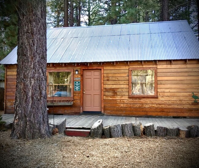 1202 Sierra Blvd in South Lake Tahoe, CA - Building Photo - Building Photo