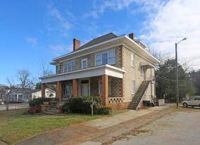 529 Leighton Ave in Anniston, AL - Building Photo