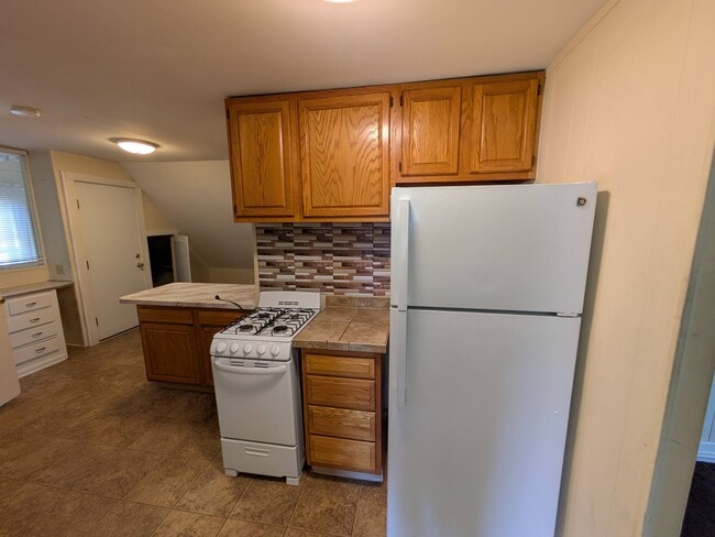 90 Fairview Ave, Unit 3A in Naugatuck, CT - Building Photo - Building Photo