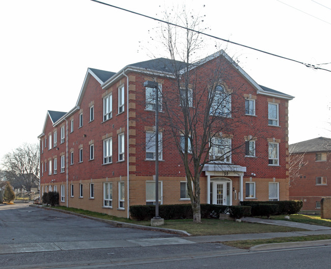 33 Whiting Ave in Oshawa, ON - Building Photo - Building Photo