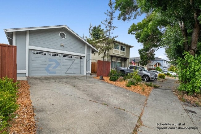 1017 Stanislaus Way in Santa Rosa, CA - Building Photo - Building Photo
