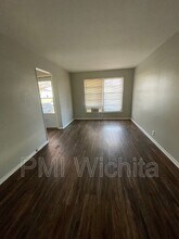 2304 S Broadview St in Wichita, KS - Building Photo - Building Photo