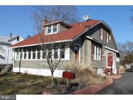 1698 Pennington Rd in Ewing Township, NJ - Building Photo