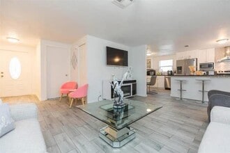 2804 Cedaridge Dr in Tampa, FL - Building Photo - Building Photo