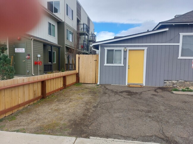 429 10th St, Unit B in Sparks, NV - Building Photo - Building Photo