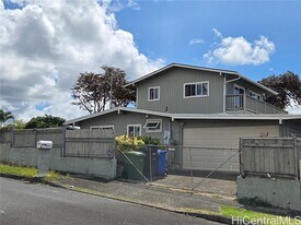 2447 Auhuhu St in Pearl City, HI - Building Photo