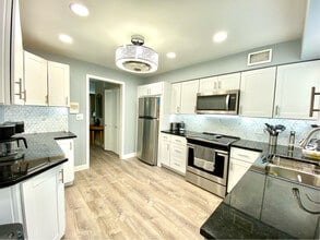 904 S Plum Grove Rd in Palatine, IL - Building Photo - Building Photo
