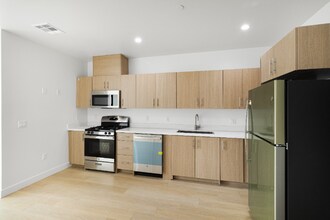 11814 Aviation Blvd in Inglewood, CA - Building Photo - Building Photo