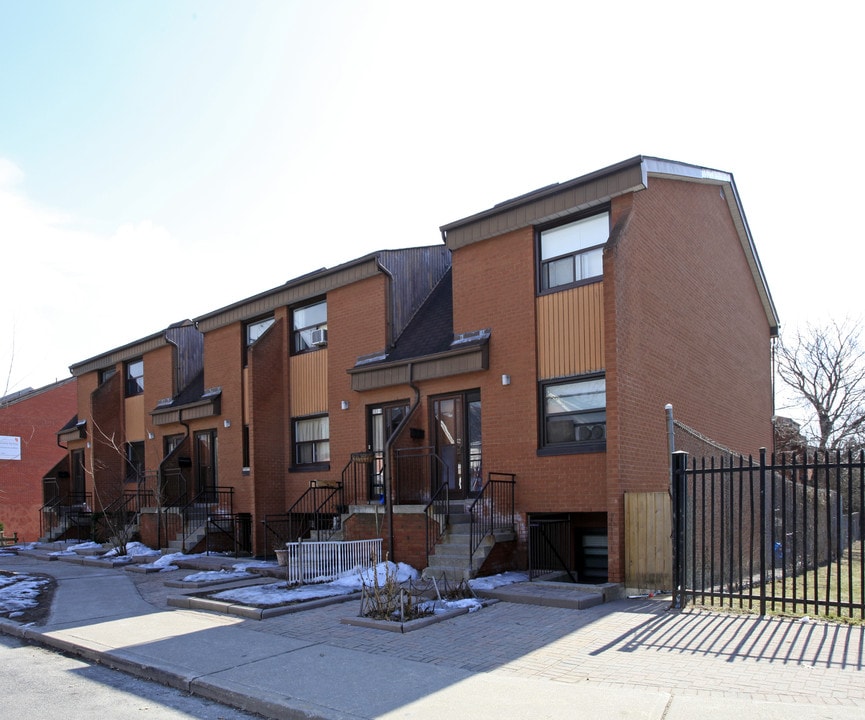 Stephenson Ave in Toronto, ON - Building Photo