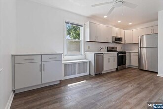 106 Park Ave in Cresskill, NJ - Building Photo - Building Photo