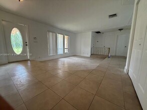 1328 NW 86th Way in Coral Springs, FL - Foto de edificio - Building Photo