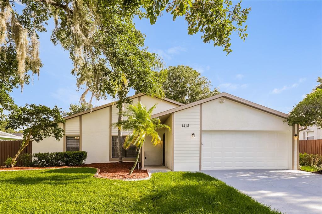 1418 Monte Lake Dr in Valrico, FL - Building Photo