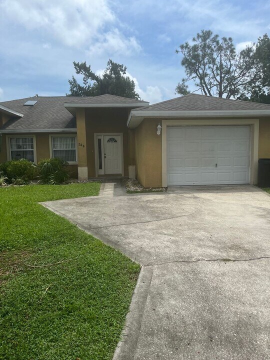 34 Pleasant Ln in Palm Coast, FL - Building Photo