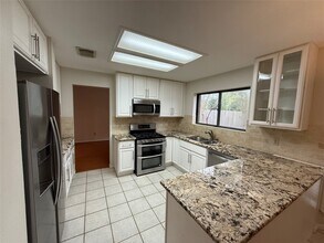 6810 Redwood Falls Dr in Pasadena, TX - Building Photo - Building Photo